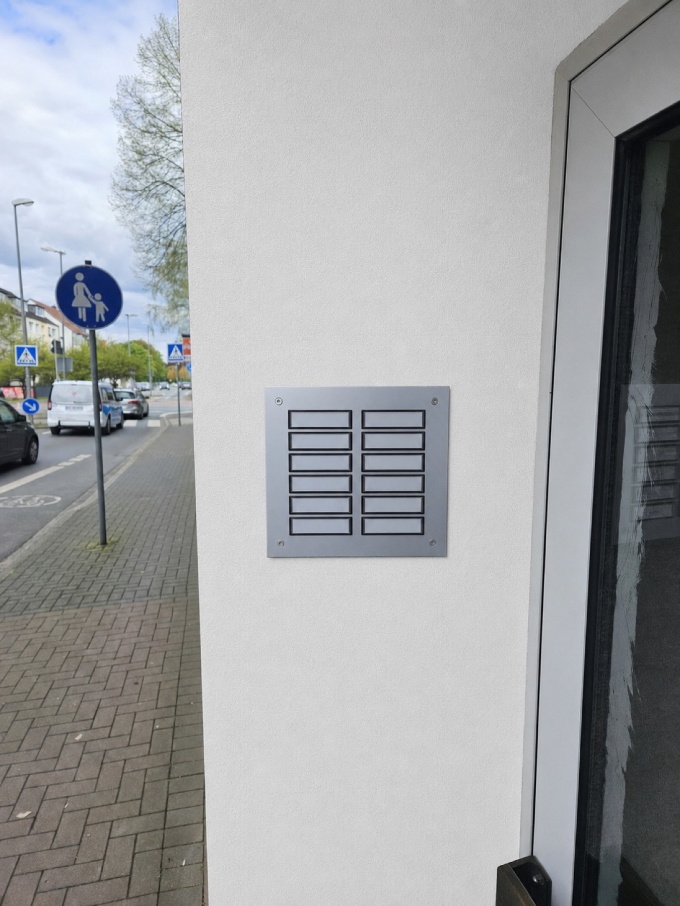 Neue Klingelanlage nach dem Austausch