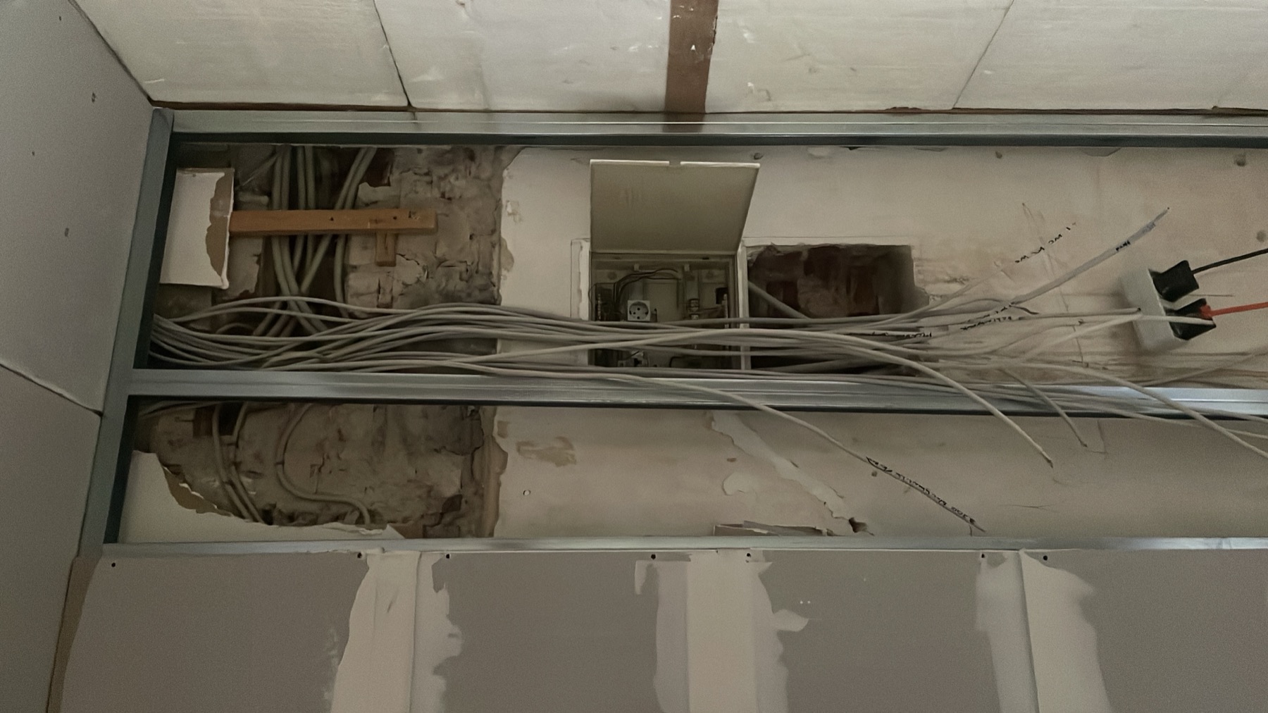 Leitungsverlegung im Rohbau